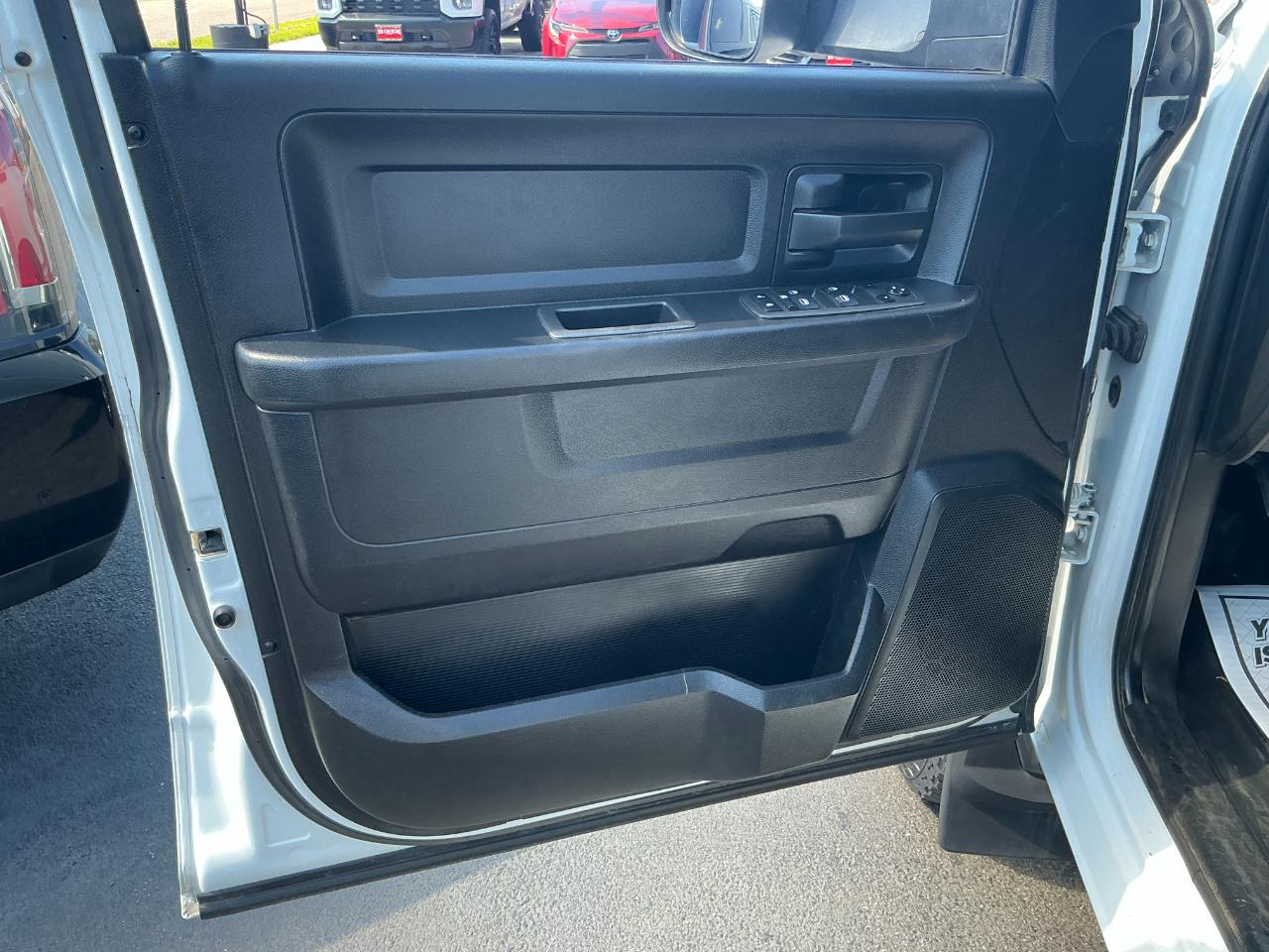RAM 2500 Tradesman 4x4 Crew Cab 8' Box 2022