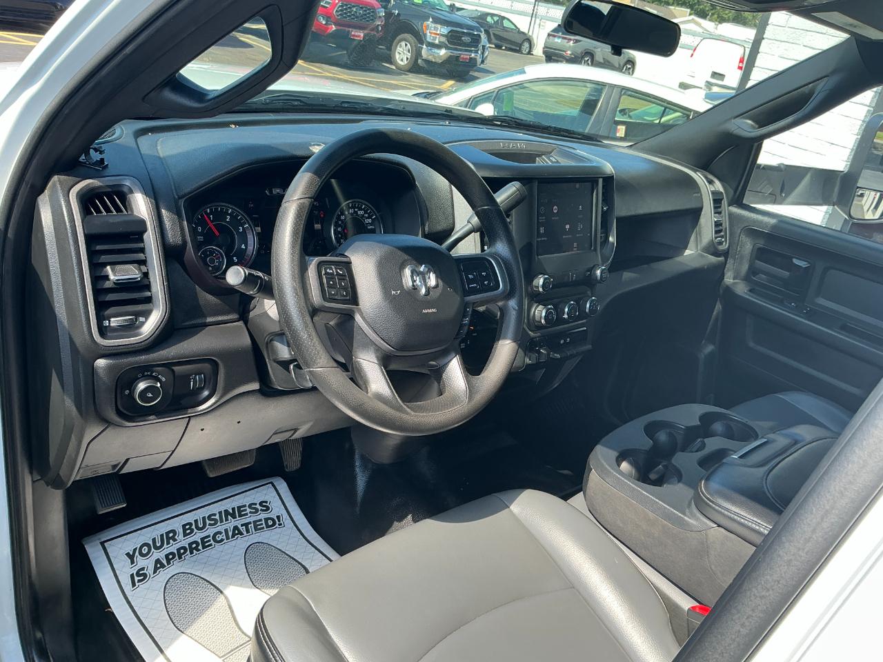 RAM 2500 Tradesman 4x4 Crew Cab 8' Box 2022