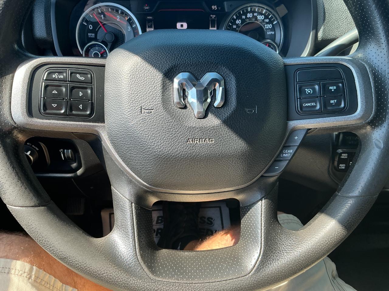 RAM 2500 Tradesman 4x4 Crew Cab 8' Box 2022