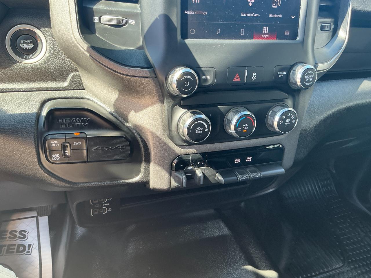 RAM 2500 Tradesman 4x4 Crew Cab 8' Box 2022