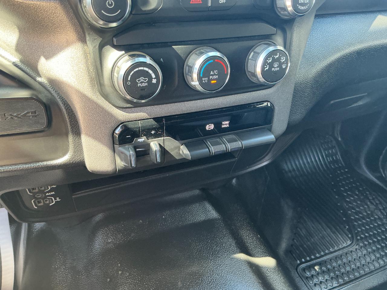 RAM 2500 Tradesman 4x4 Crew Cab 8' Box 2022