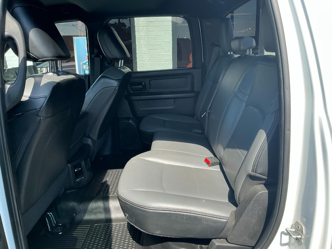 RAM 2500 Tradesman 4x4 Crew Cab 8' Box 2022