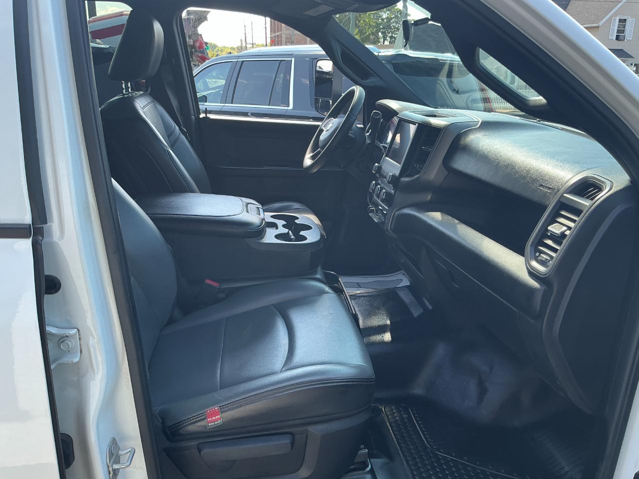 RAM 2500 Tradesman 4x4 Crew Cab 8' Box 2022