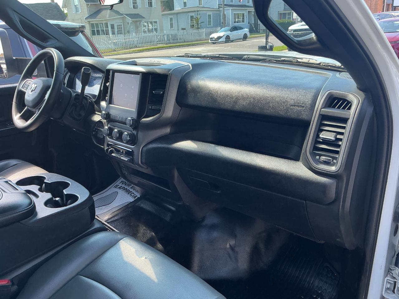 RAM 2500 Tradesman 4x4 Crew Cab 8' Box 2022
