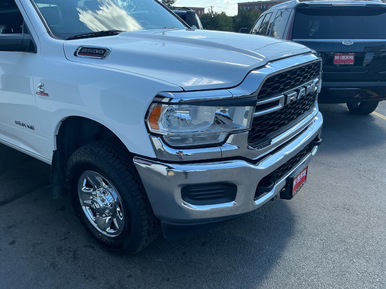 RAM 2500 Tradesman 4x4 Crew Cab 8' Box 2022