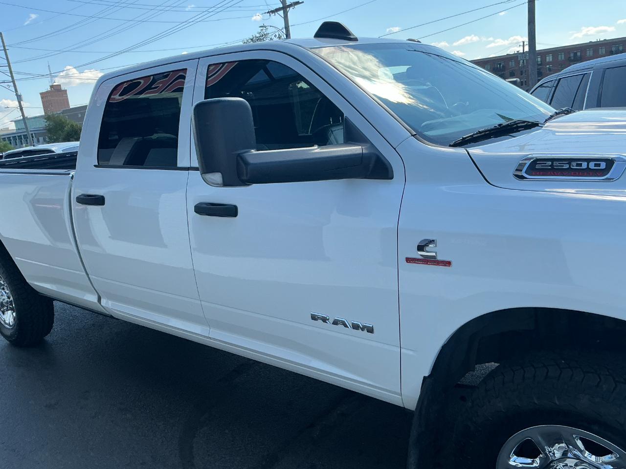 RAM 2500 Tradesman 4x4 Crew Cab 8' Box 2022