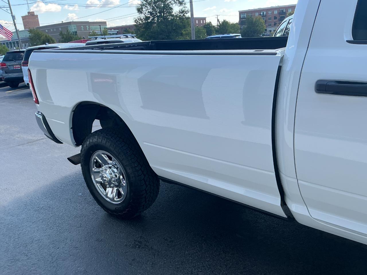 RAM 2500 Tradesman 4x4 Crew Cab 8' Box 2022