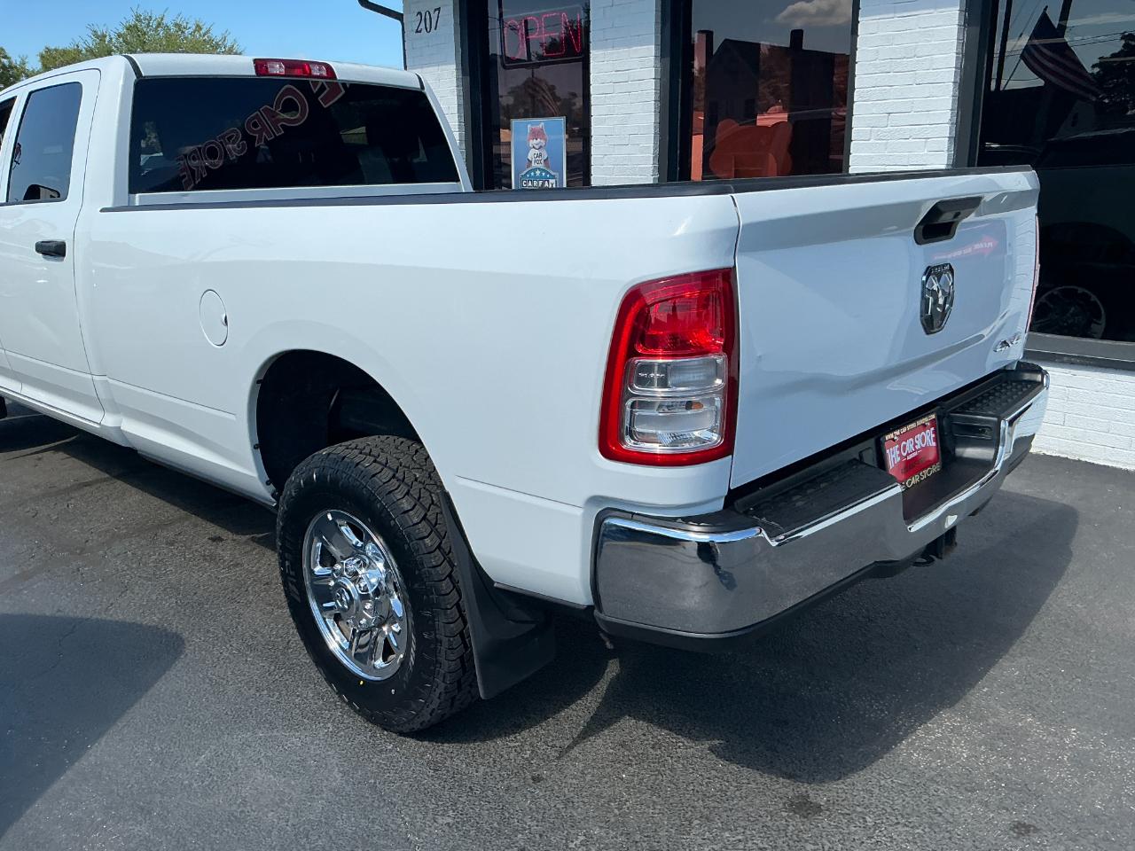 RAM 2500 Tradesman 4x4 Crew Cab 8' Box 2022