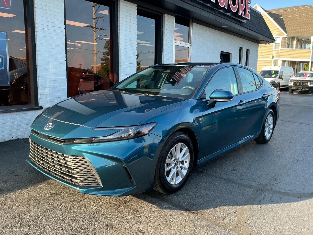 Toyota Camry LE (Natl) 2025