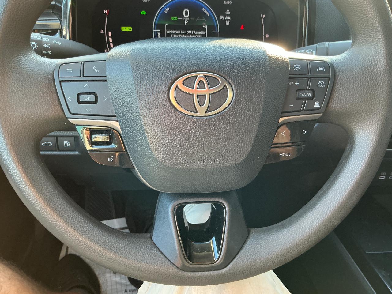 Toyota Camry LE (Natl) 2025