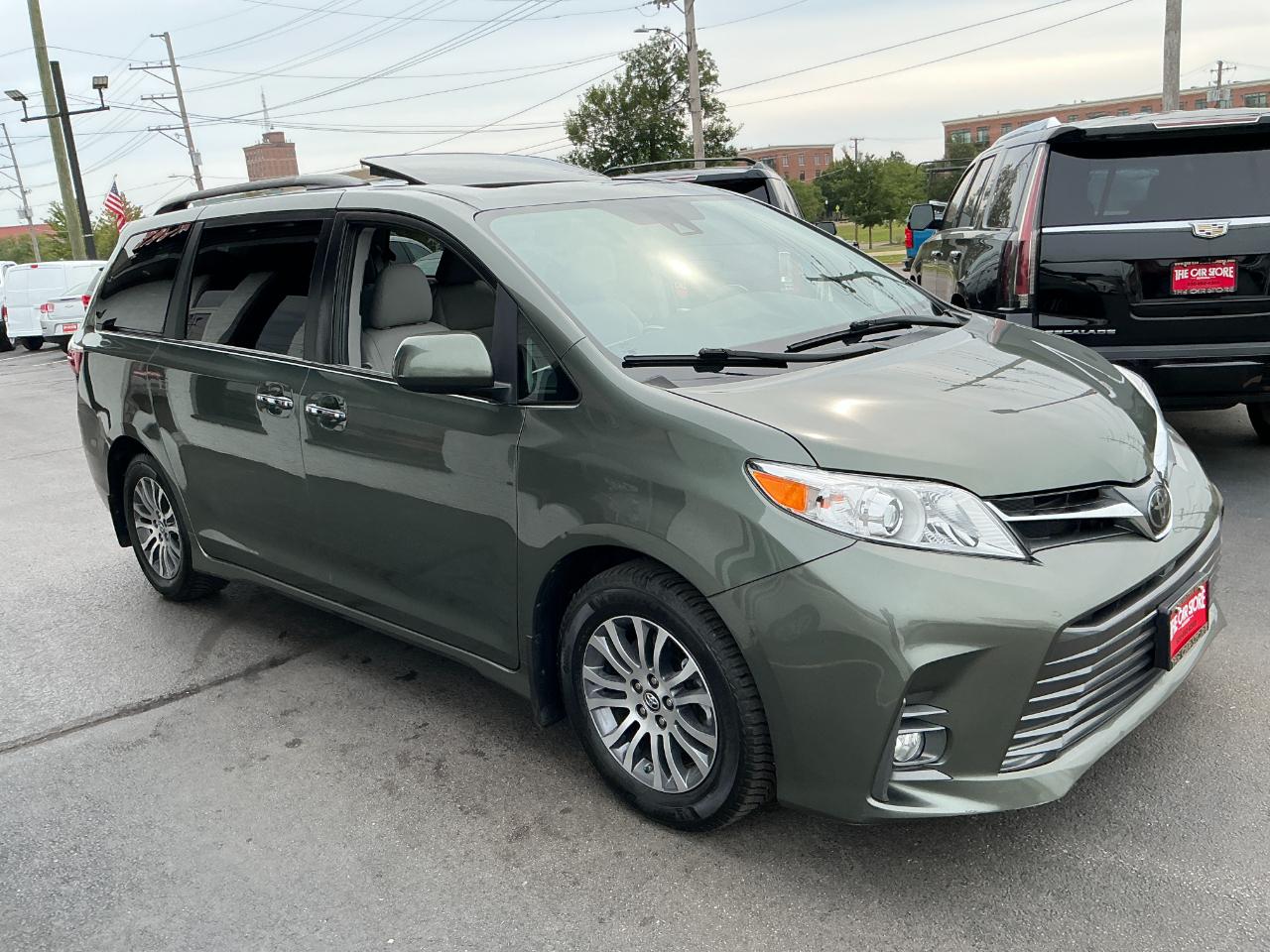 Toyota Sienna XLE Auto Access Seat FWD 7-Passenger (Natl) 2020