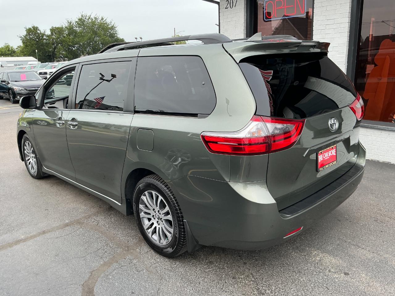 Toyota Sienna XLE Auto Access Seat FWD 7-Passenger (Natl) 2020
