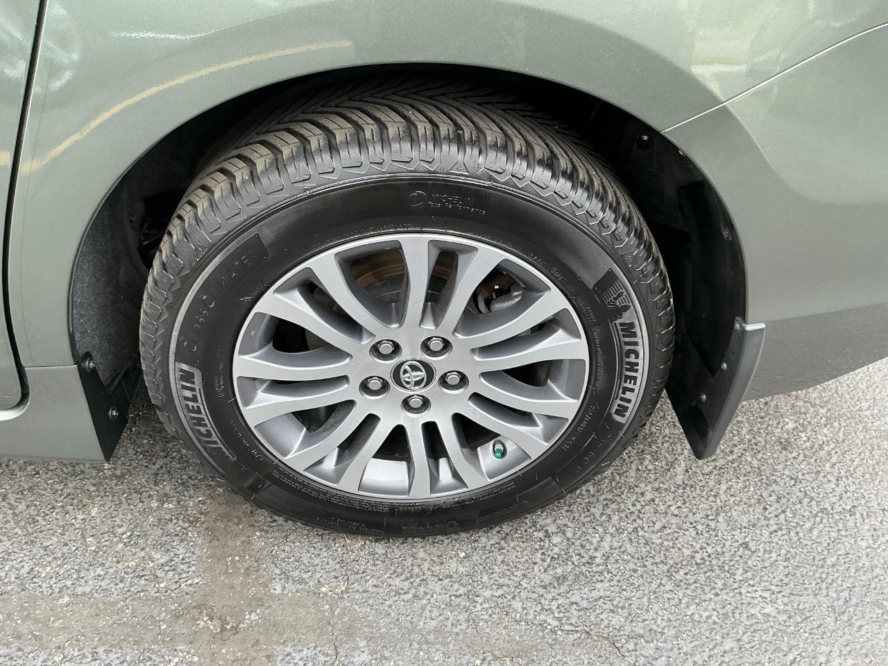 Toyota Sienna XLE Auto Access Seat FWD 7-Passenger (Natl) 2020