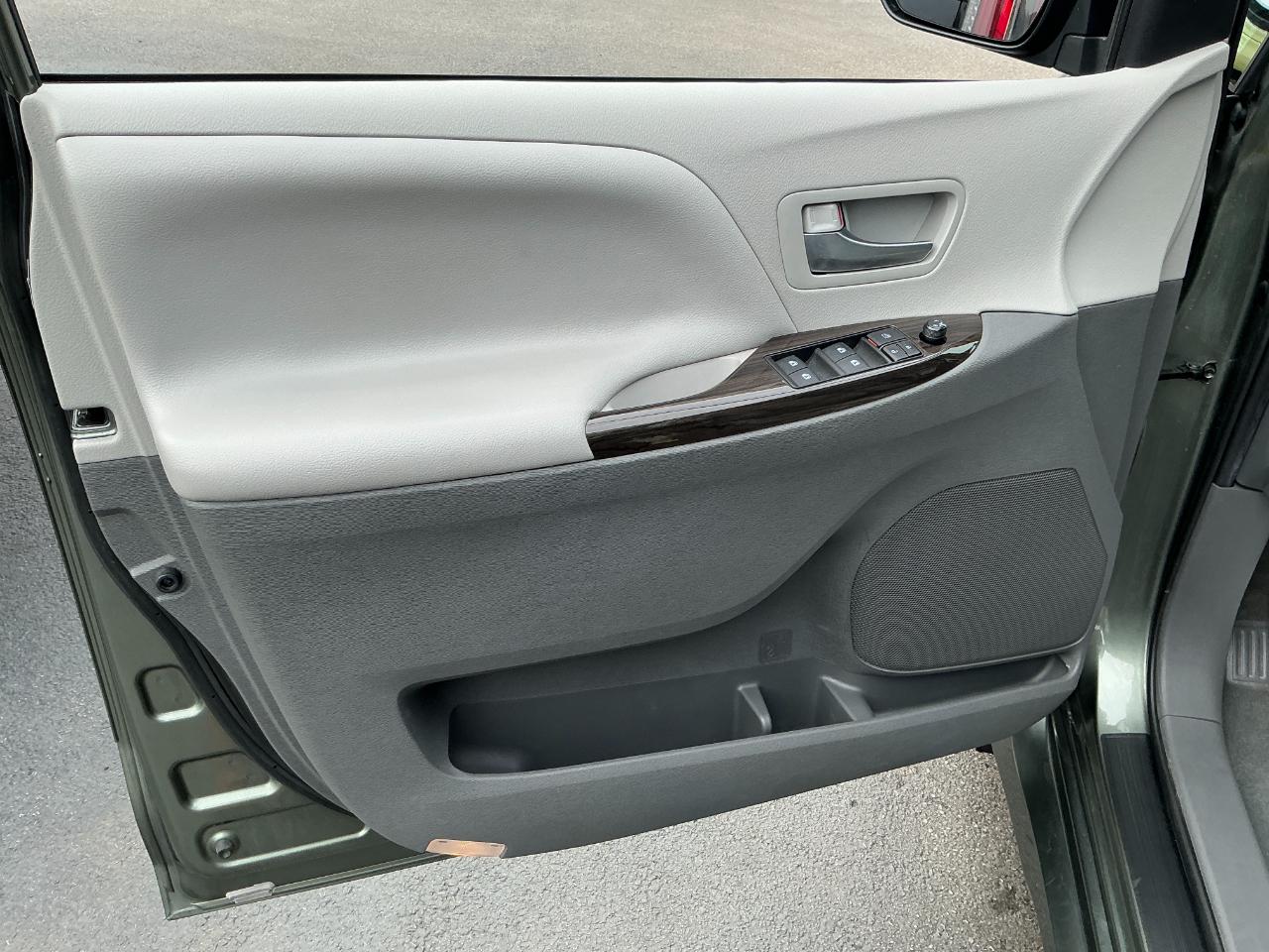 Toyota Sienna XLE Auto Access Seat FWD 7-Passenger (Natl) 2020