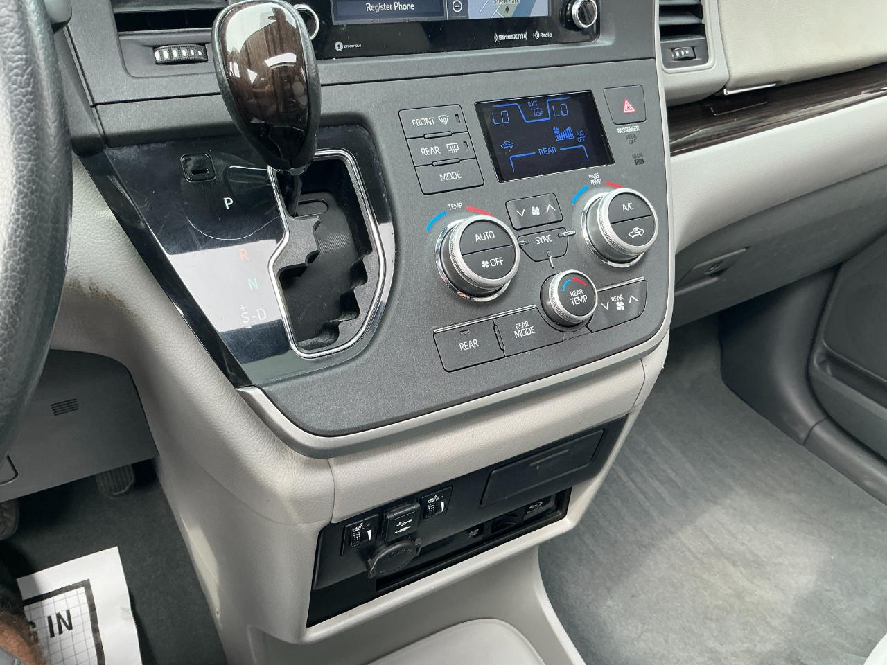 Toyota Sienna XLE Auto Access Seat FWD 7-Passenger (Natl) 2020