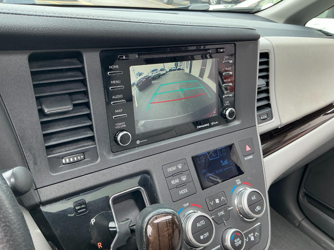 Toyota Sienna XLE Auto Access Seat FWD 7-Passenger (Natl) 2020