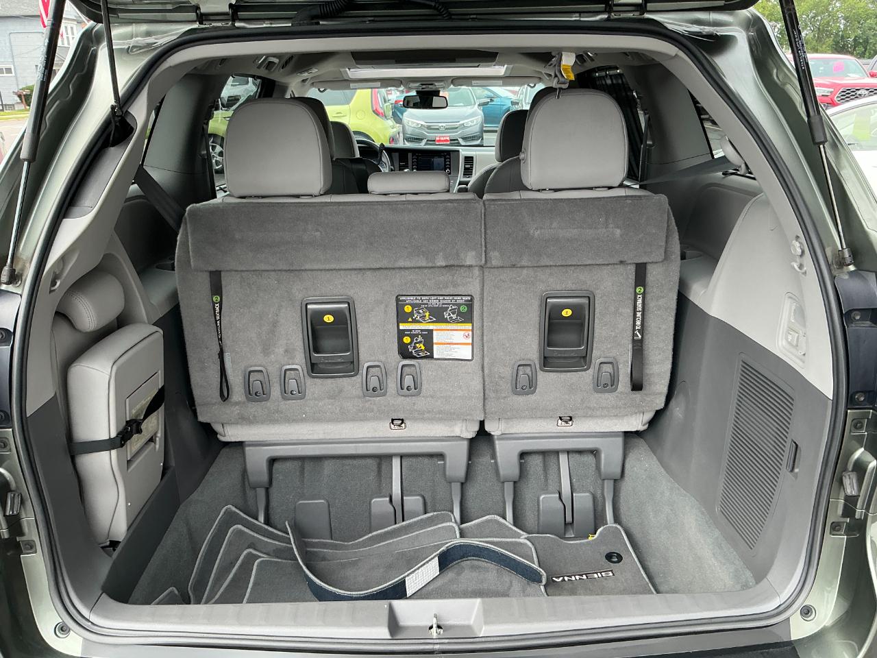 Toyota Sienna XLE Auto Access Seat FWD 7-Passenger (Natl) 2020