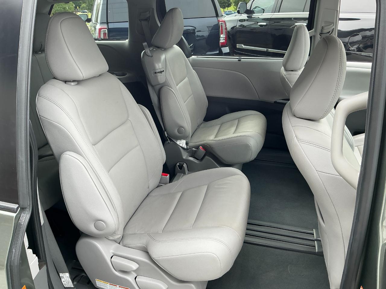 Toyota Sienna XLE Auto Access Seat FWD 7-Passenger (Natl) 2020