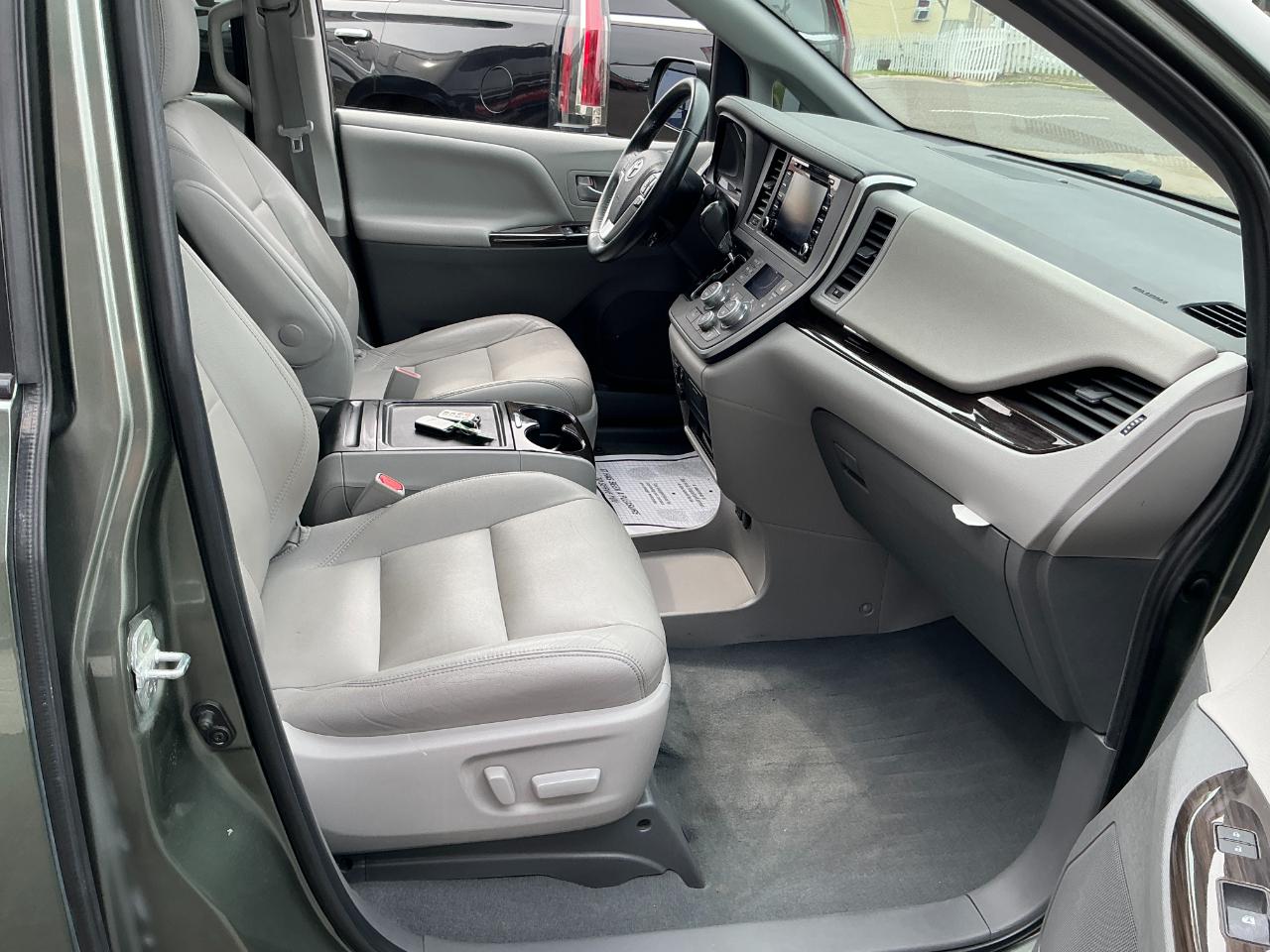 Toyota Sienna XLE Auto Access Seat FWD 7-Passenger (Natl) 2020