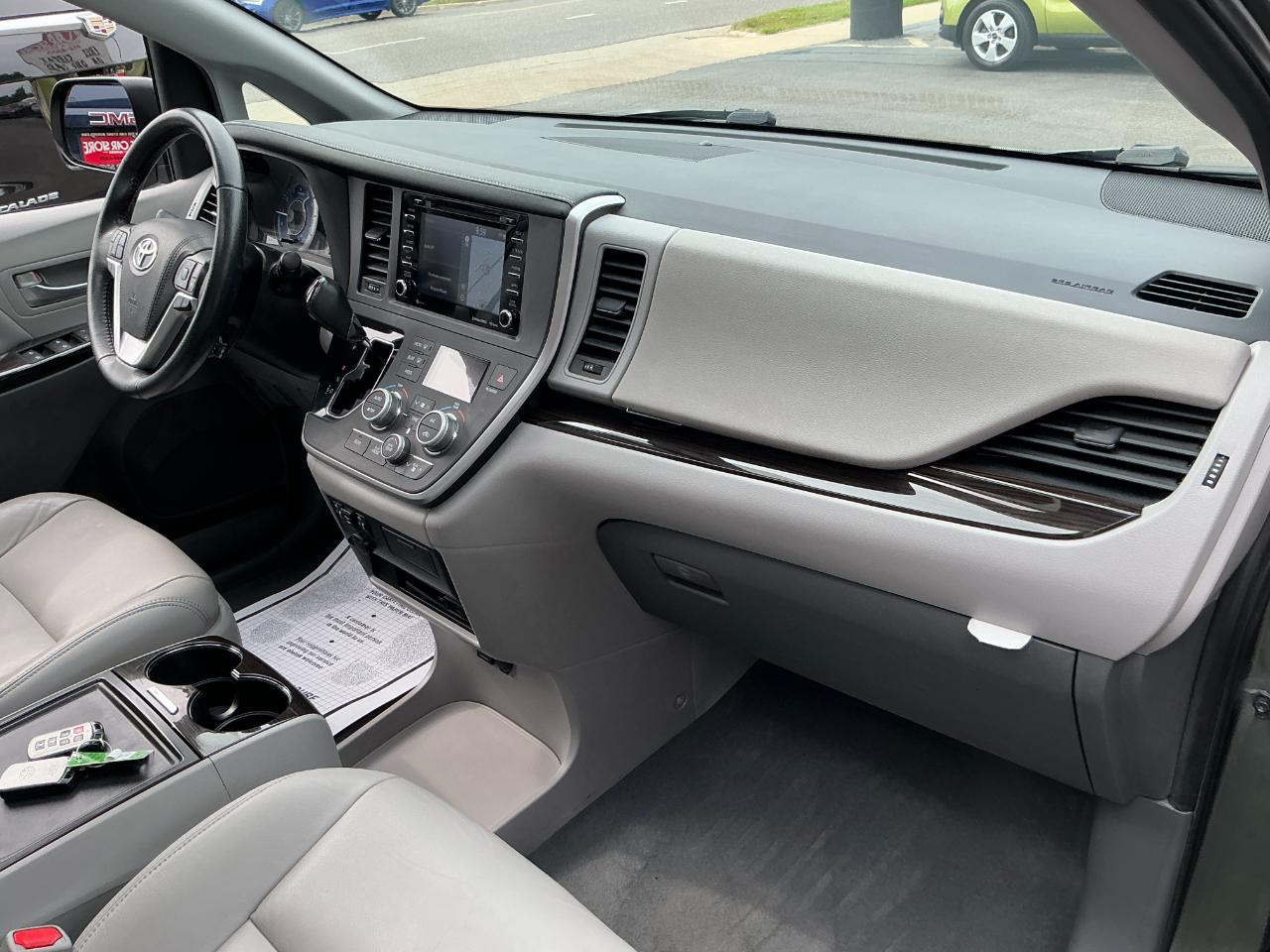 Toyota Sienna XLE Auto Access Seat FWD 7-Passenger (Natl) 2020