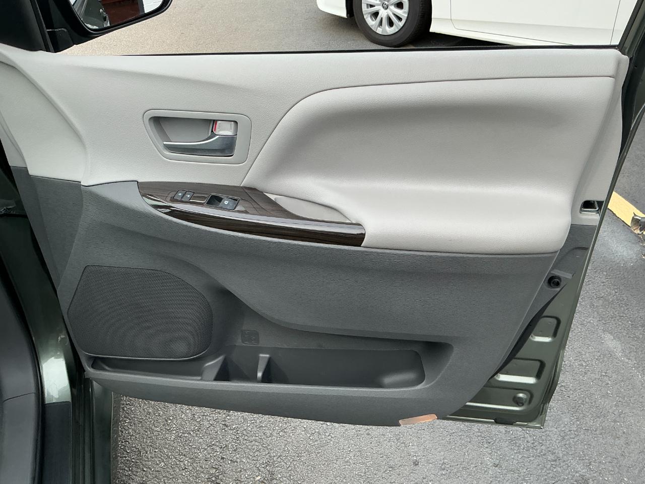 Toyota Sienna XLE Auto Access Seat FWD 7-Passenger (Natl) 2020