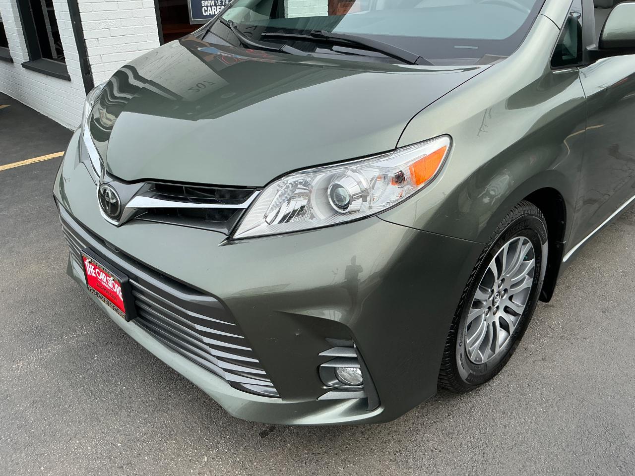 Toyota Sienna XLE Auto Access Seat FWD 7-Passenger (Natl) 2020