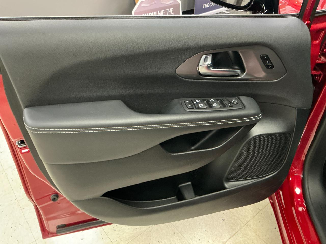 Chrysler Pacifica Select FWD 2026