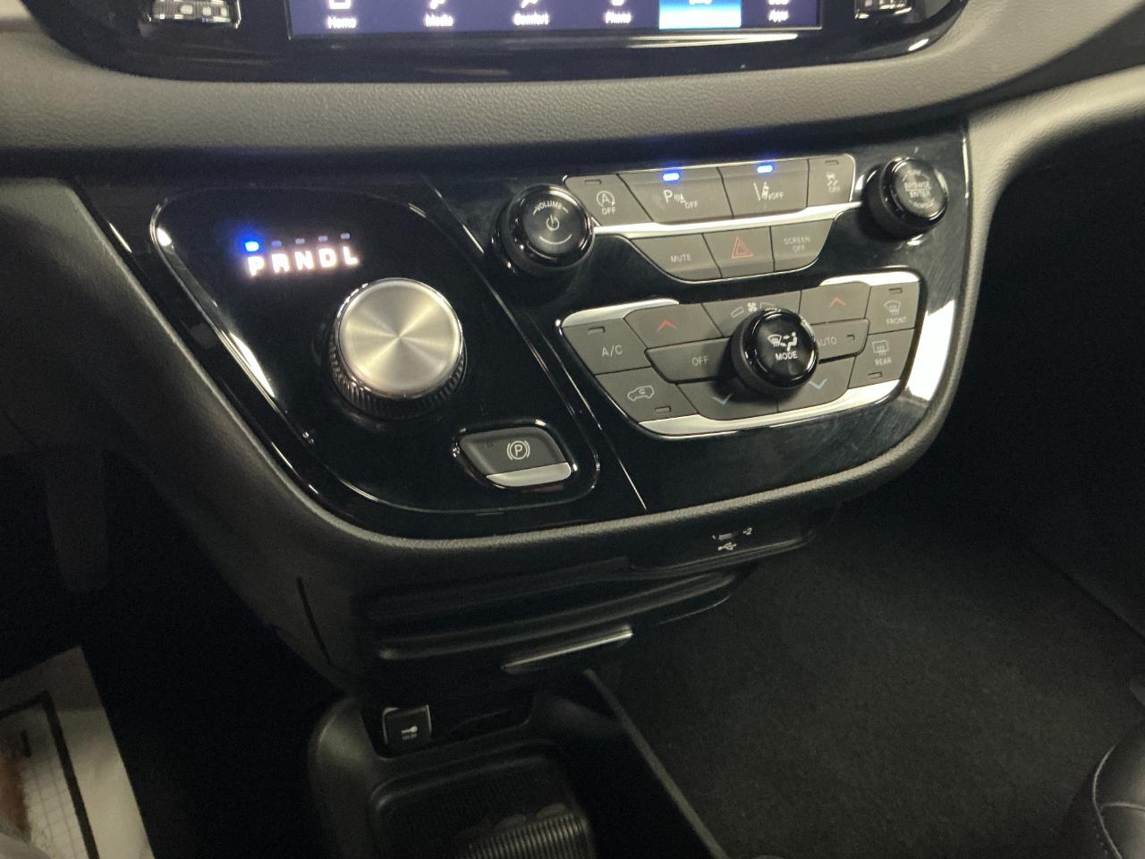 Chrysler Pacifica Select FWD 2026