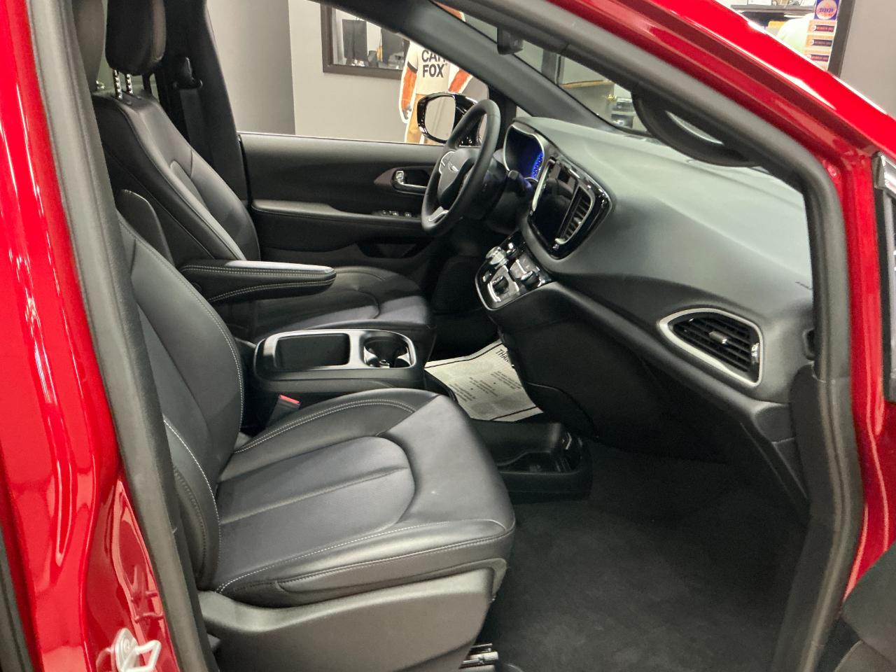Chrysler Pacifica Select FWD 2026