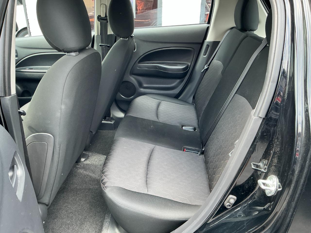 Mitsubishi Mirage ES CVT 2024
