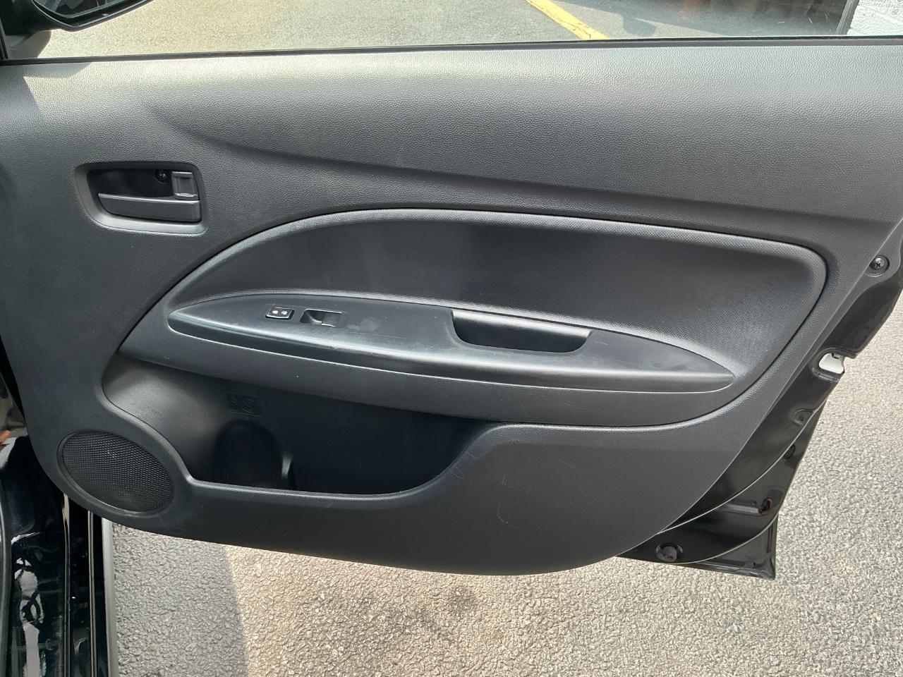 Mitsubishi Mirage ES CVT 2024