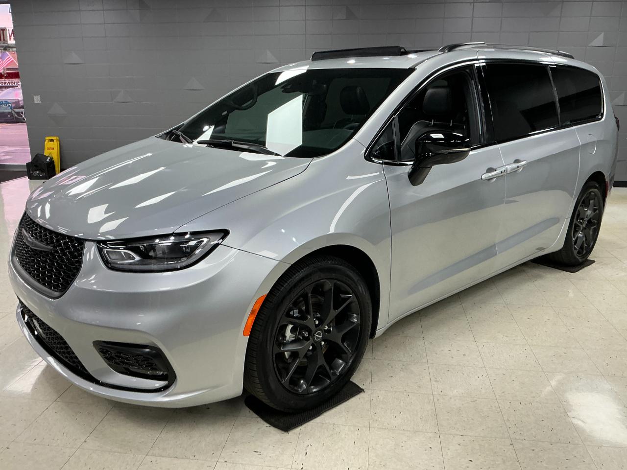 Chrysler Pacifica Limited FWD 2026