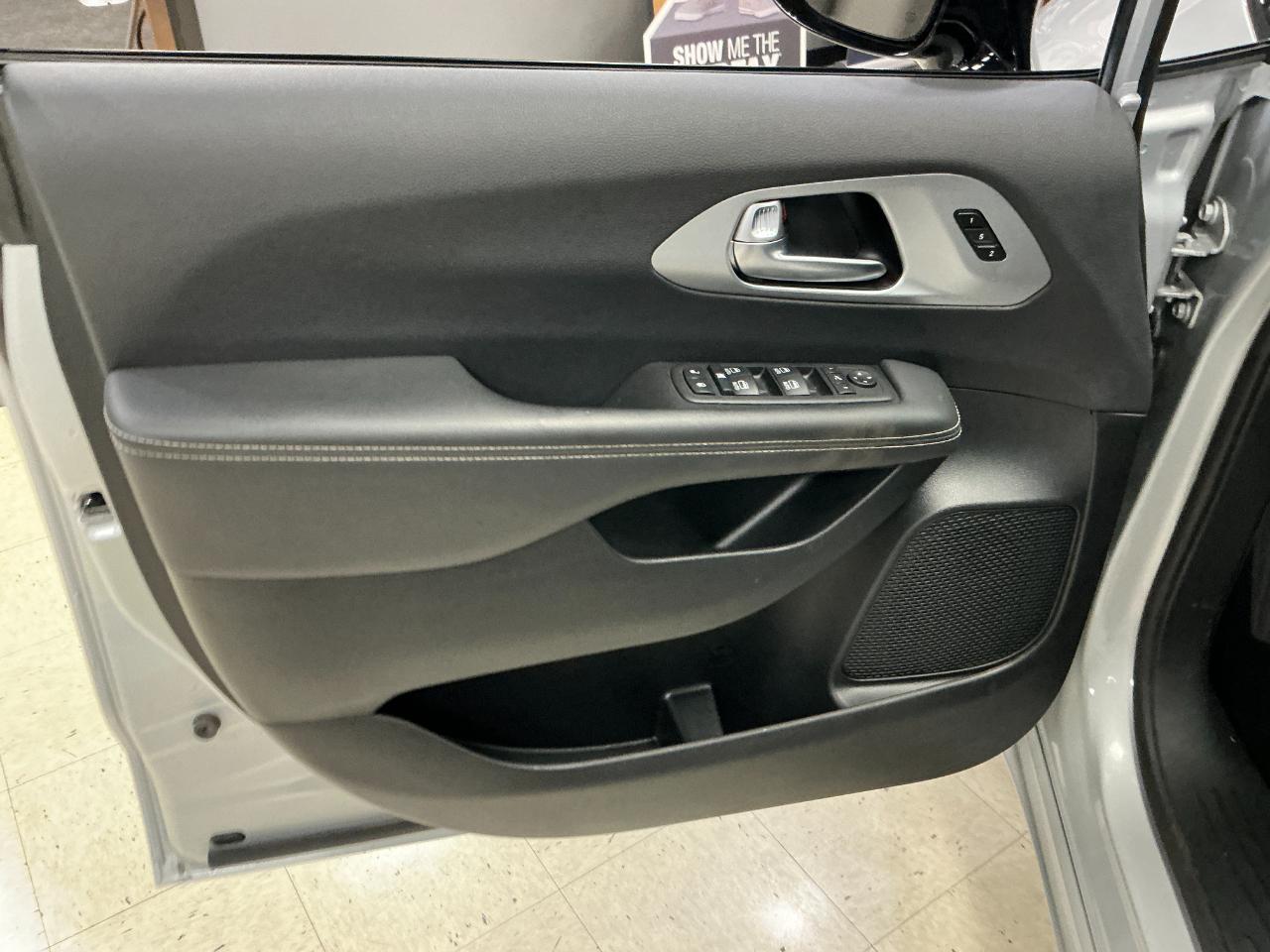 Chrysler Pacifica Limited FWD 2026