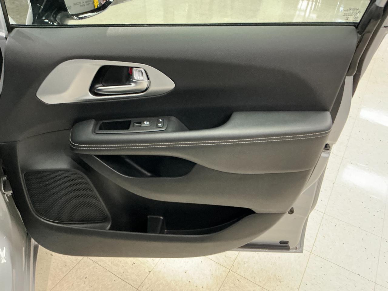 Chrysler Pacifica Limited FWD 2026