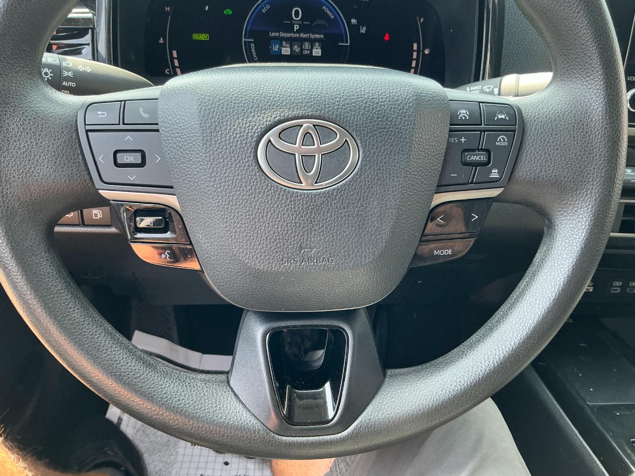 Toyota Camry LE (Natl) 2025