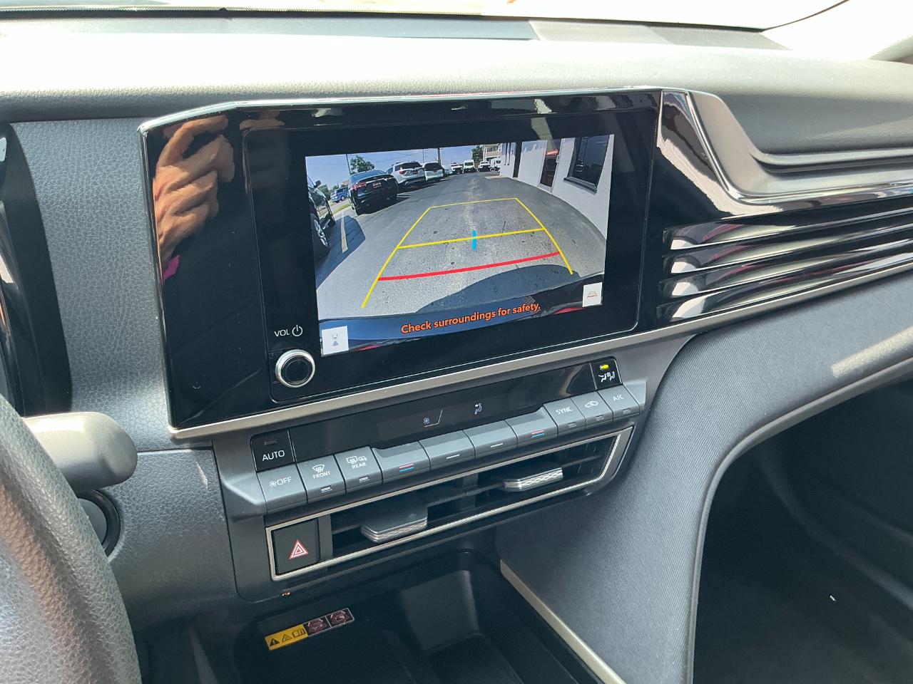 Toyota Camry LE (Natl) 2025
