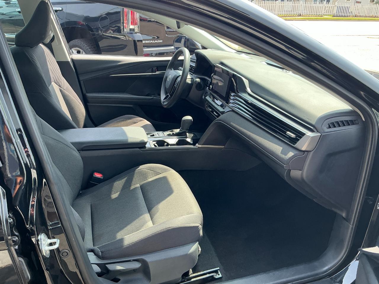 Toyota Camry LE (Natl) 2025