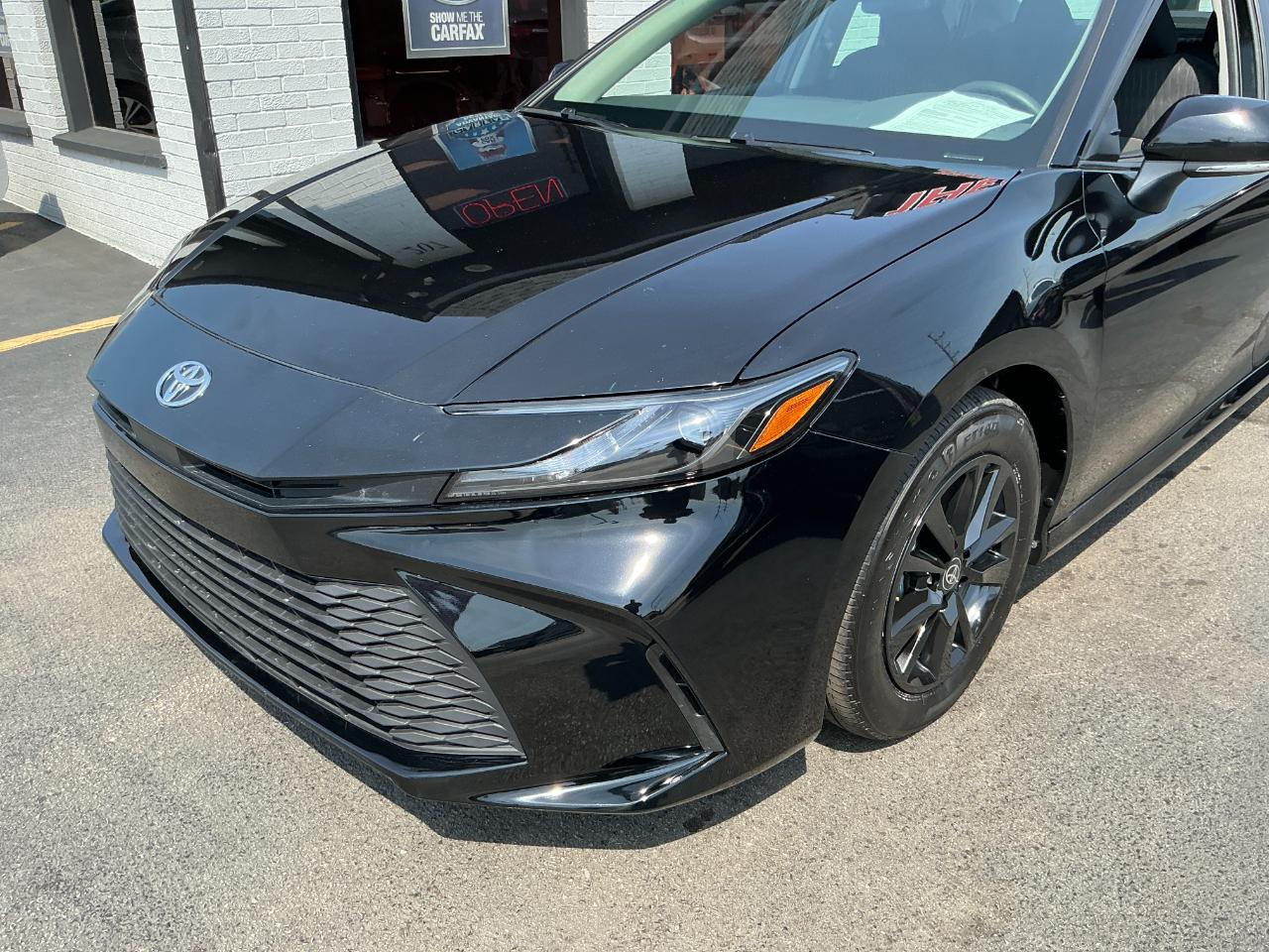 Toyota Camry LE (Natl) 2025