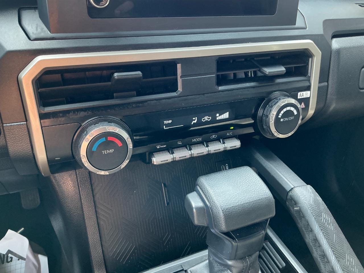 Toyota Tacoma 2WD SR XtraCab 6' Bed AT (Natl) 2024
