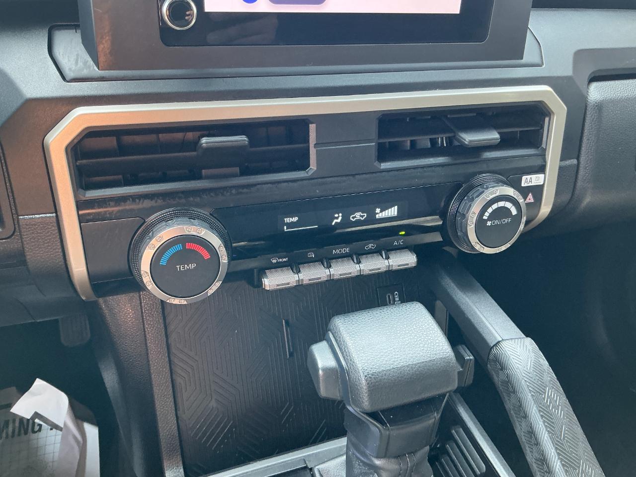 Toyota Tacoma 2WD SR XtraCab 6' Bed AT (Natl) 2024