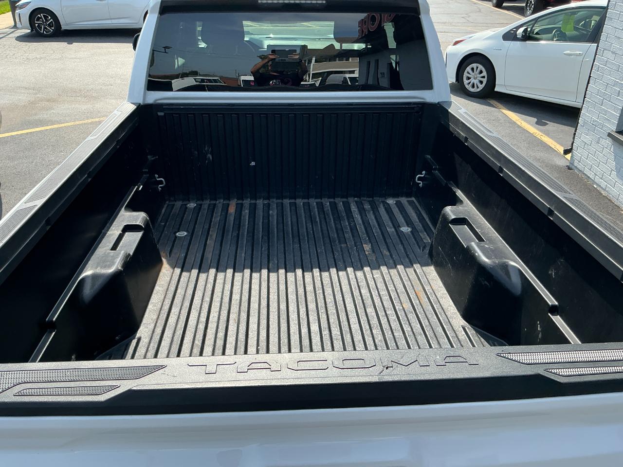 Toyota Tacoma 2WD SR XtraCab 6' Bed AT (Natl) 2024