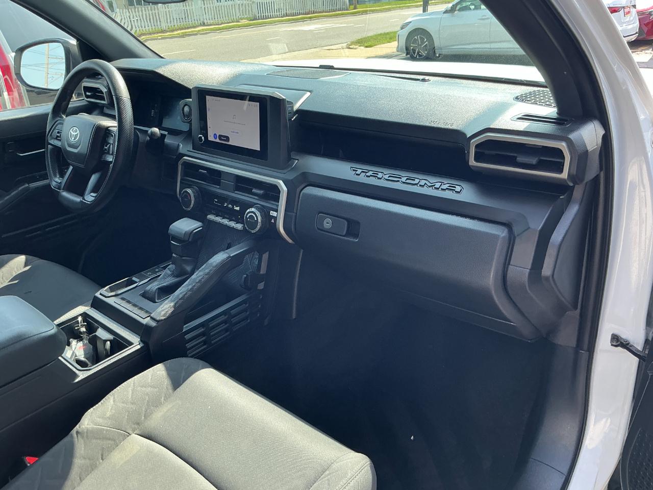 Toyota Tacoma 2WD SR XtraCab 6' Bed AT (Natl) 2024