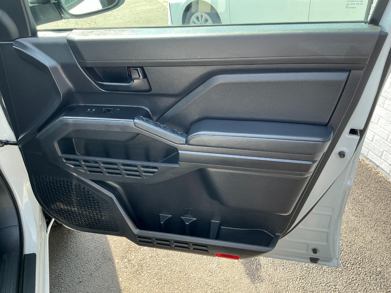 Toyota Tacoma 2WD SR XtraCab 6' Bed AT (Natl) 2024