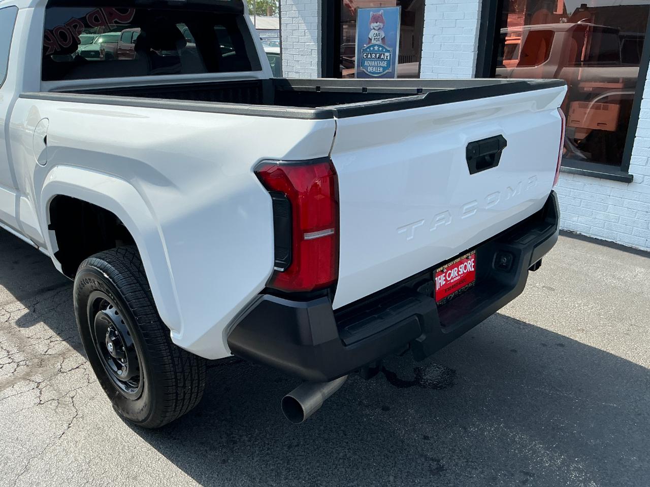 Toyota Tacoma 2WD SR XtraCab 6' Bed AT (Natl) 2024