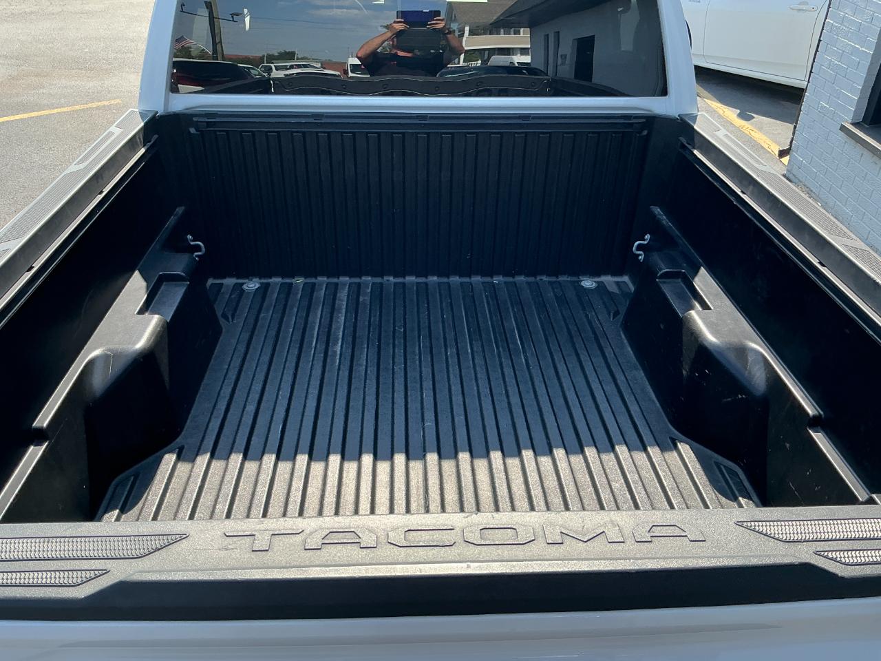 Toyota Tacoma 2WD SR5 Double Cab 5' Bed I4 AT (Natl) 2024