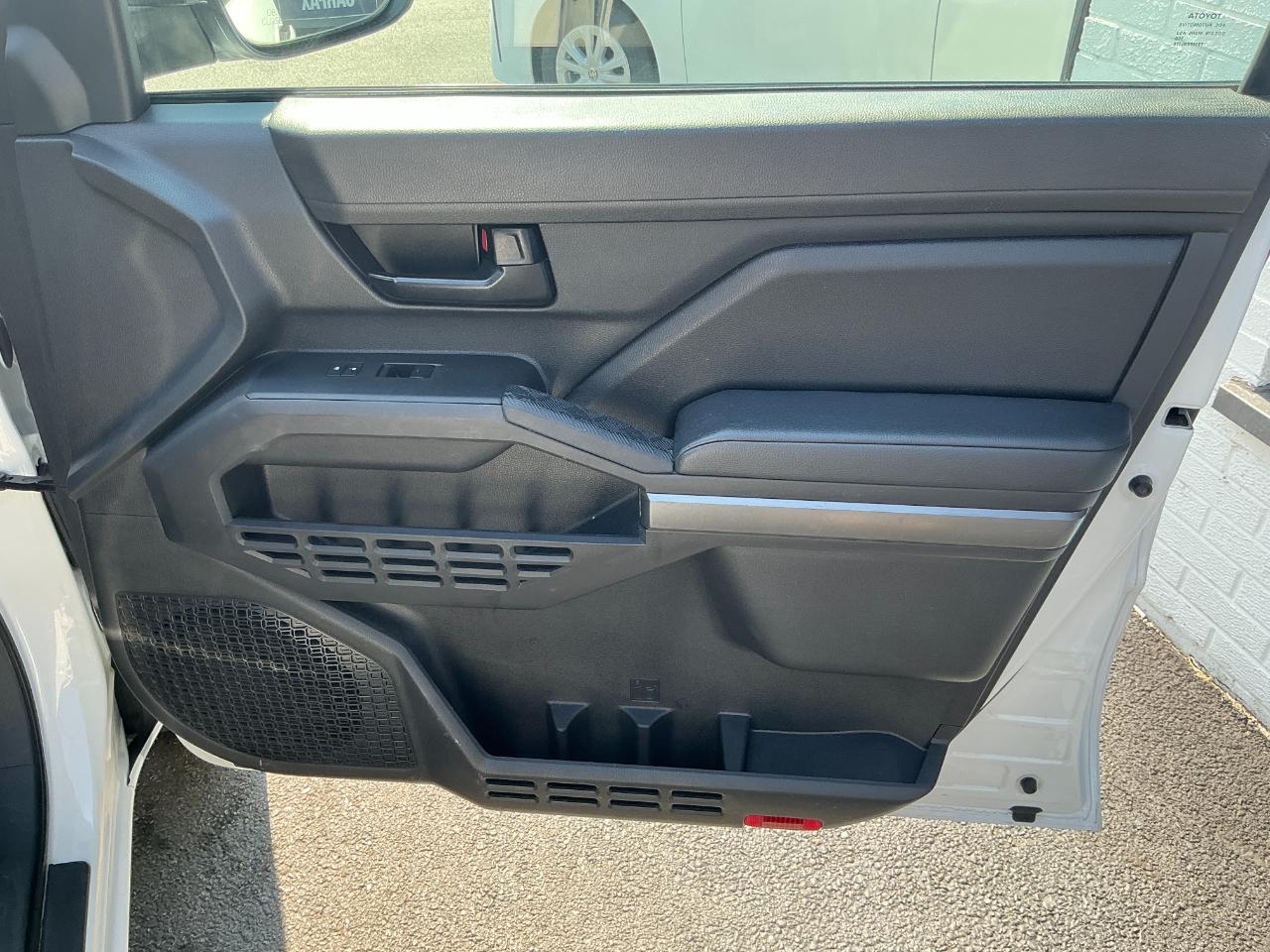 Toyota Tacoma 2WD SR5 Double Cab 5' Bed I4 AT (Natl) 2024