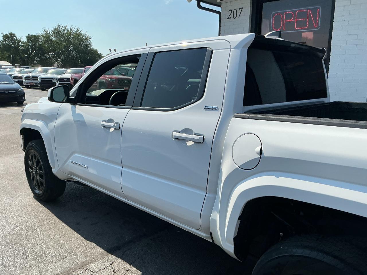 Toyota Tacoma 2WD SR5 Double Cab 5' Bed I4 AT (Natl) 2024