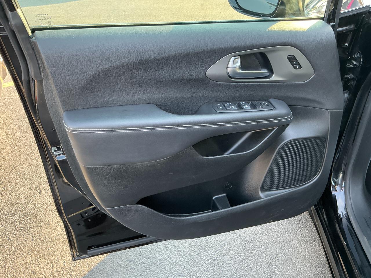 Chrysler Pacifica Select FWD 2025