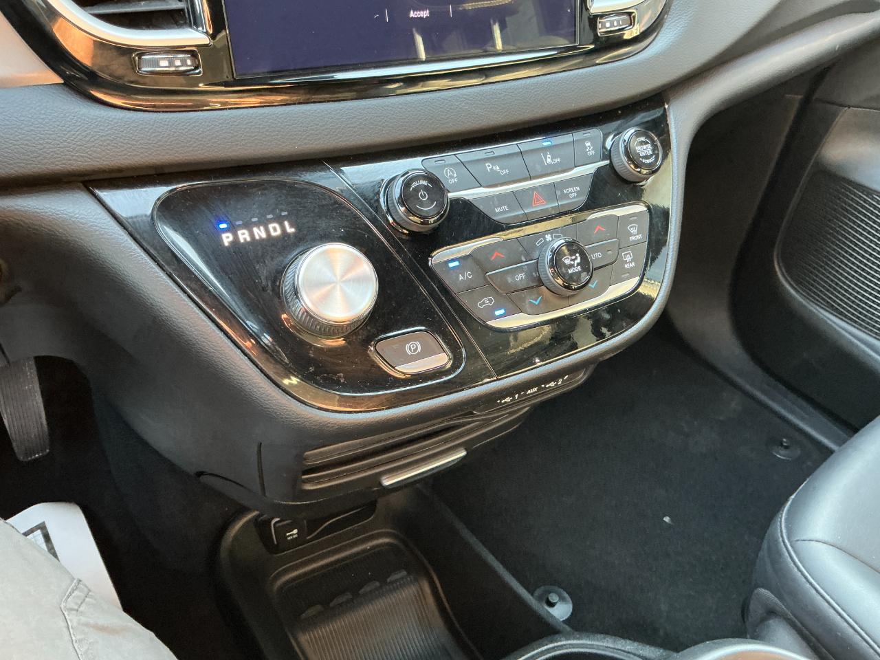 Chrysler Pacifica Select FWD 2025