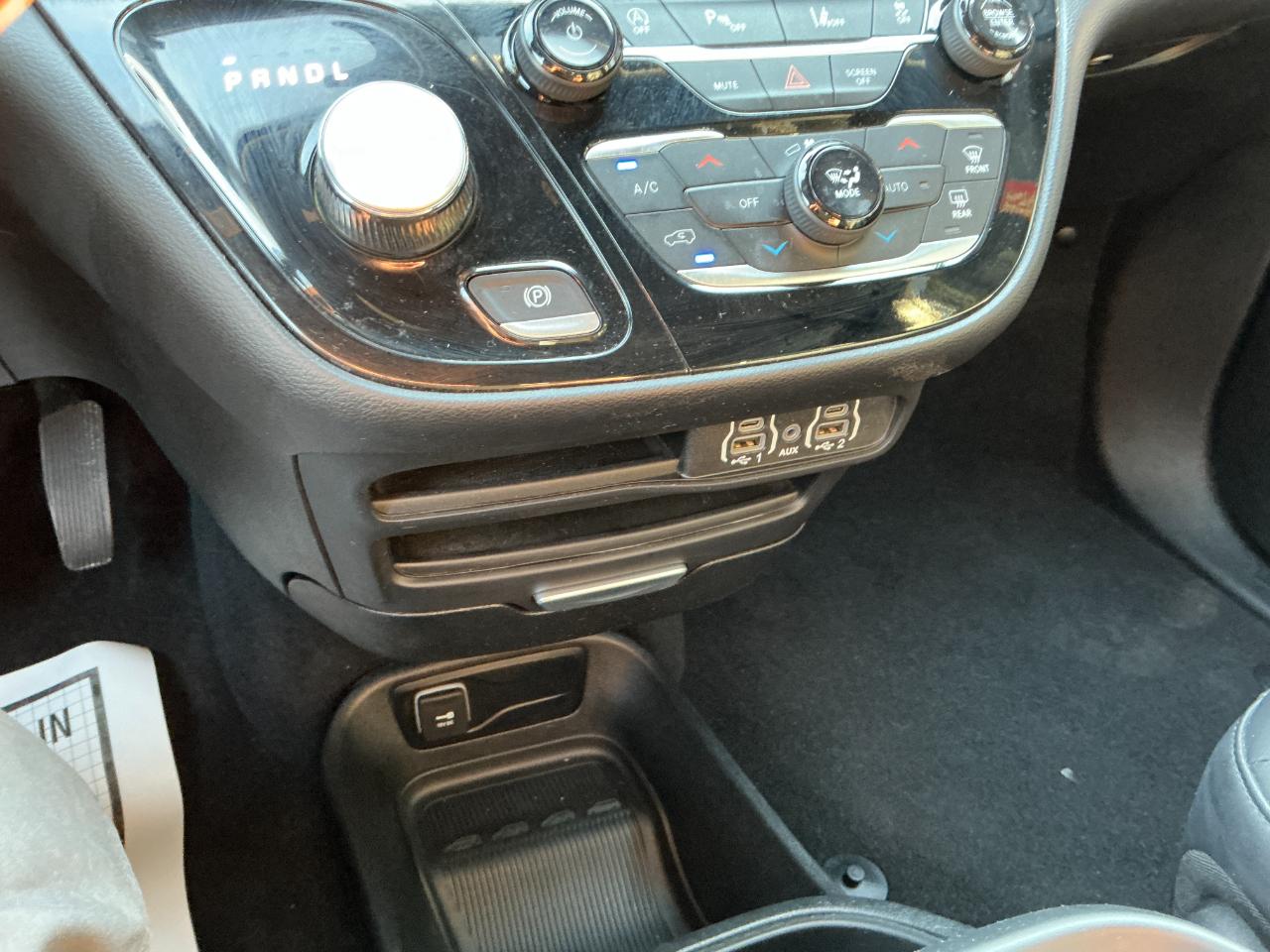 Chrysler Pacifica Select FWD 2025
